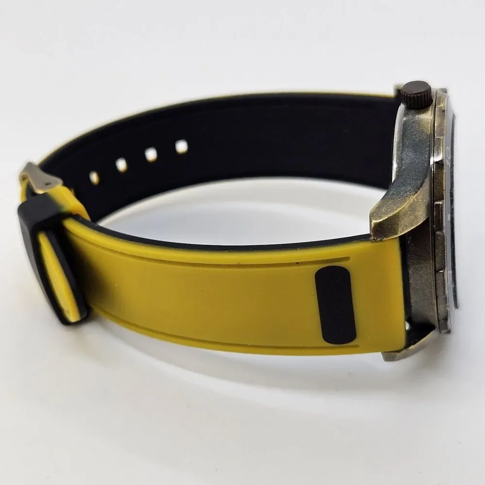 Harry Potter‎ Hufflepuff Men' Watch 44MM Gray Dial Yellow Bands New Battery